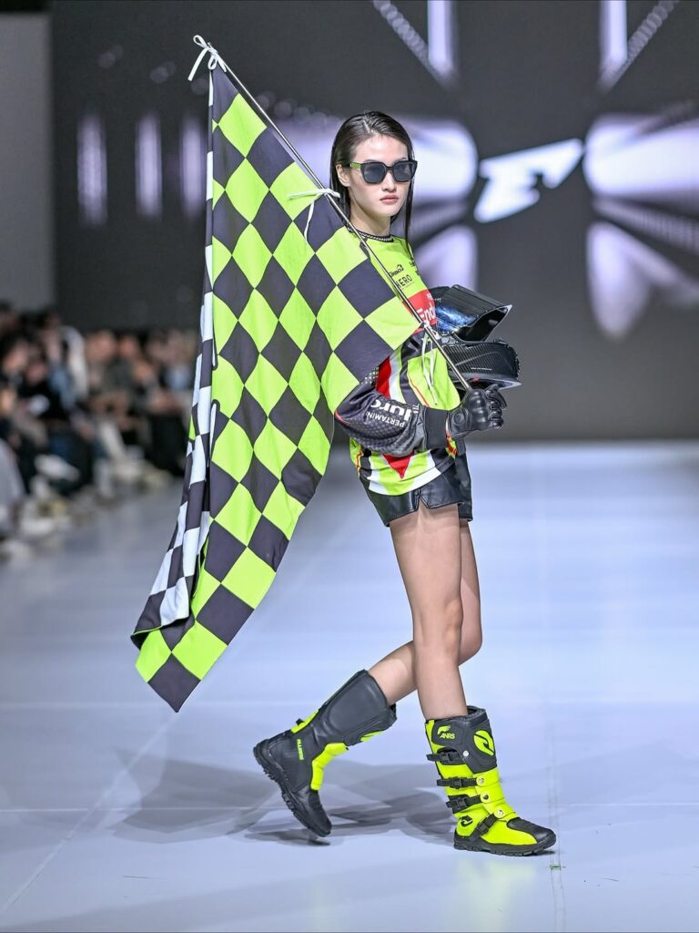 Aparel Timnas Indonesia Erspo Bawa Semangat Olahraga ke Panggung Fashion Dunia Racing Collection ERSPO